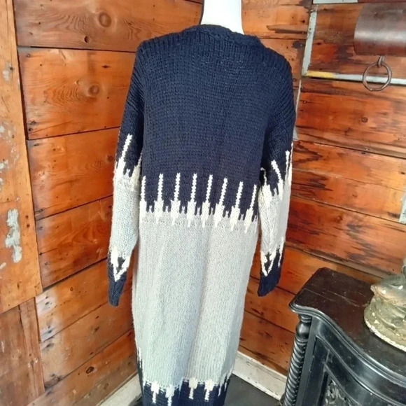 Venus Long Cardigan - Picture 3 of 9